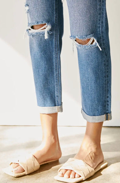 Mid rise classic KanCan distressed jean