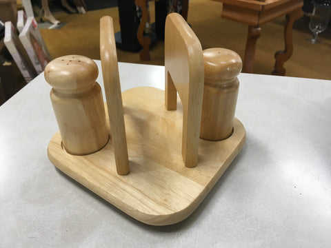 Lipper Beechwood napkin holder with salt and pepper shakers